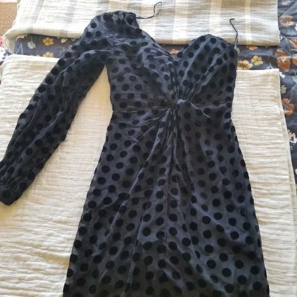 Keepsake | Cold Shoulder Velvet Design Dress - Picture 5 of 11